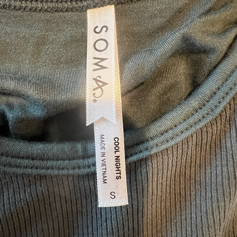 Women's workout top bundle - Picture 4 of 5